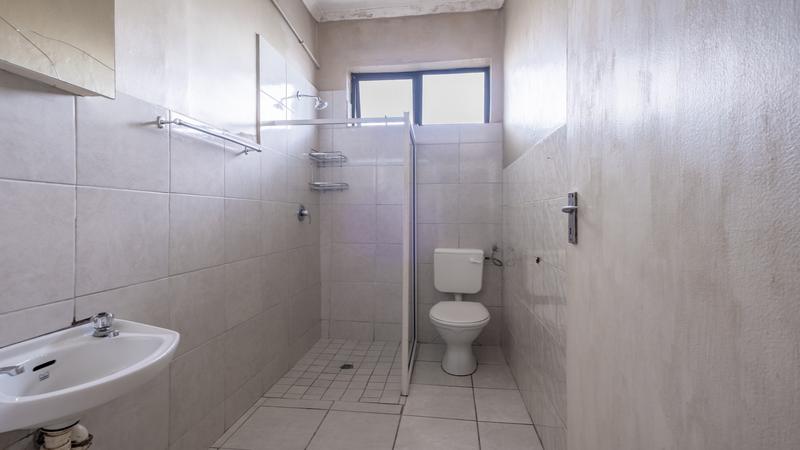 6 Bedroom Property for Sale in Kensington Western Cape